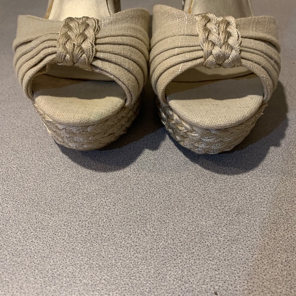White House Black Market Beige Platform Wedge Sandals sz 8 M - Picture 2 of 7